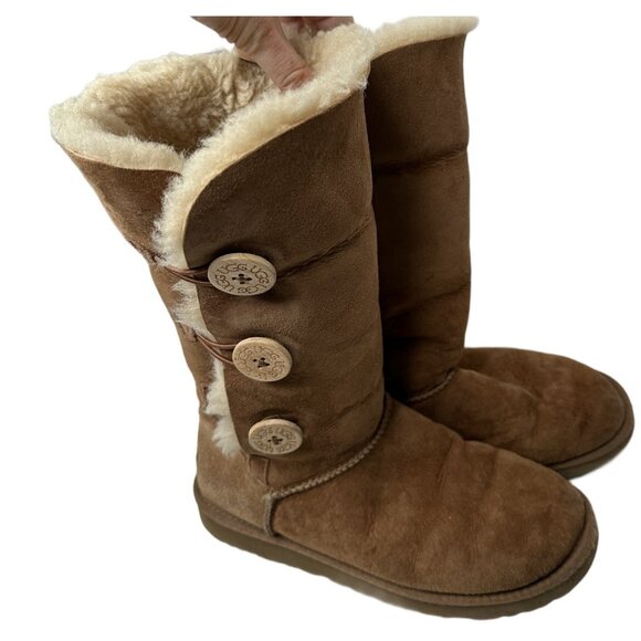 UGG BAILEY BUTTON TRIPLET TRIPLE II CHESTNUT SUEDE FUR BOOTS 7 WOMEN - Picture 1 of 8